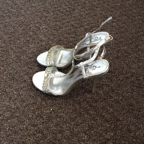 Heels - Picture 2 of 2